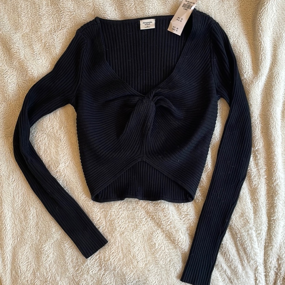Abercrombie XS black twist front crop sweater